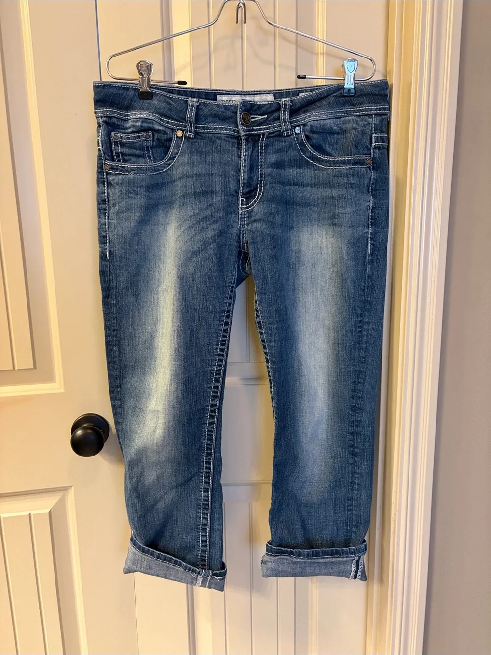 BKE Women's Cropped Jeans in Blue Acid Wash Distressed